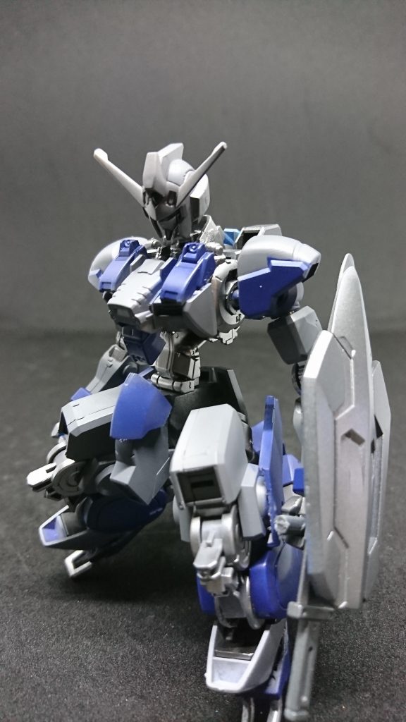 調査部隊「ノルン」ニーズヘッグの出現によりギャラルホルンが新しく創設した部隊調査部隊は「アンノウンフレーム」の調査と「ネクストフレーム」の捜索そしてニーズヘッグを倒すことができる人材を探し出すことである宇宙と地球圏に別れ捜索しているそうだ
アロンソ・リチェルカ「ノルン」の部隊長リチェルカ家の長男、頭脳明晰常に冷静であり的確に指示を出せる頭脳派であるがMS操作が絶望的に下手頑固な面もあるが既婚者で妻と息子がいる
ヨハネス・リチェルカガンダム・ルシファーのパイロットリチェルカ家の次男でアロンソの弟兄とは正反対の性格で考えるより行動する方で書類提出やデスクワークが嫌いであるMSの操縦は、ずば抜けて上手くエースパイロットに任命される腕前をもつ