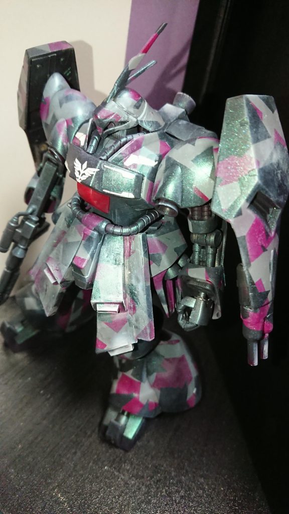 それと、全体的に緑がかっているのはクレオスのクリスタルカラーのターコイズグリーンを使って見たかっただけです。深い意味は、後からでもつけます。
全くもって悔いはありません。