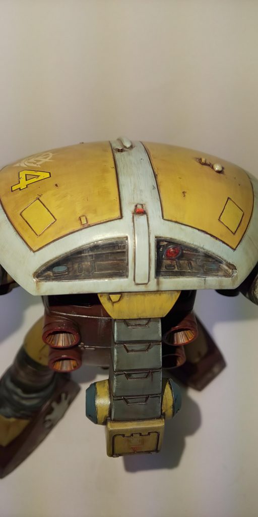 モノアイの中身を簡単に作ってみました。
鼻の先端の両脇の円い部分は対地銃塔にしてます。