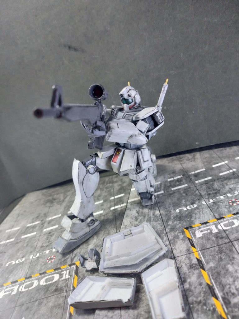 スカートなどは脱着式です。プラ棒などで挟み込んでます。