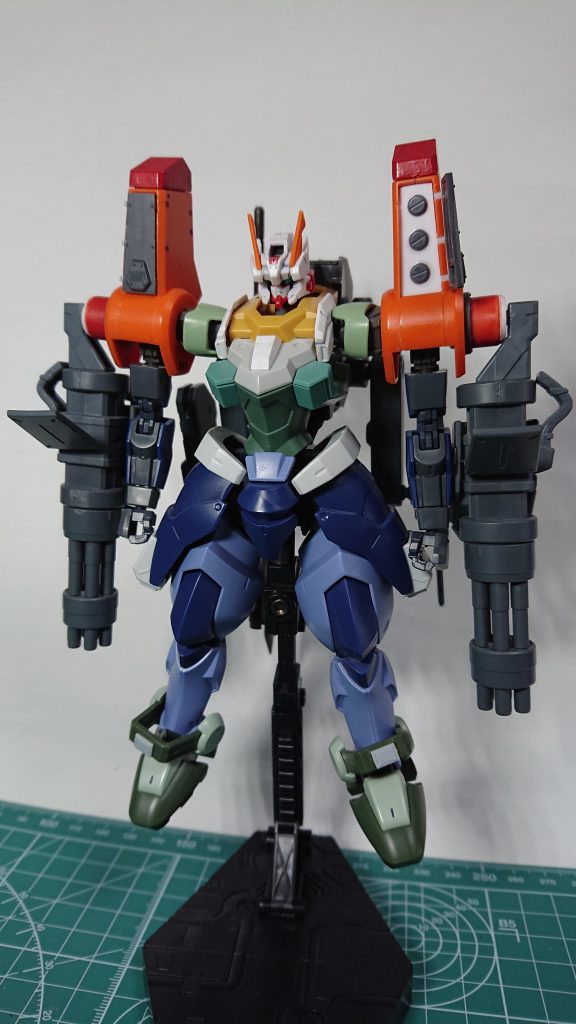 塗装する前の状態です。 色は革命軍憧れのバエルによせて、機体は逆のゴツい感じにしています。 閲覧ありがとうございます。