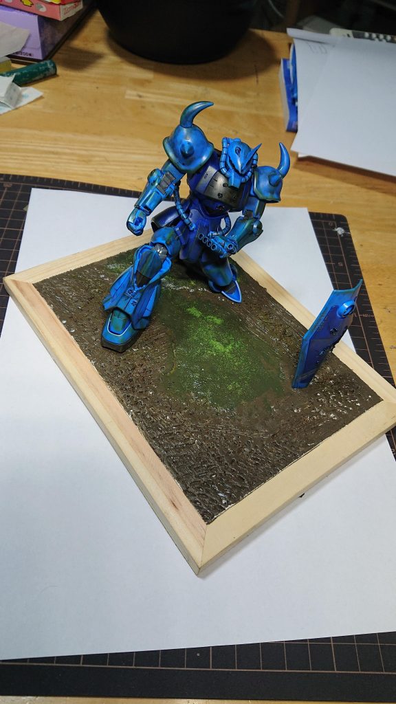 上からの方が何となくカッコいいかなと思います。下からだとどうしてもHGの股関節の限界が顕著に感じられるので…