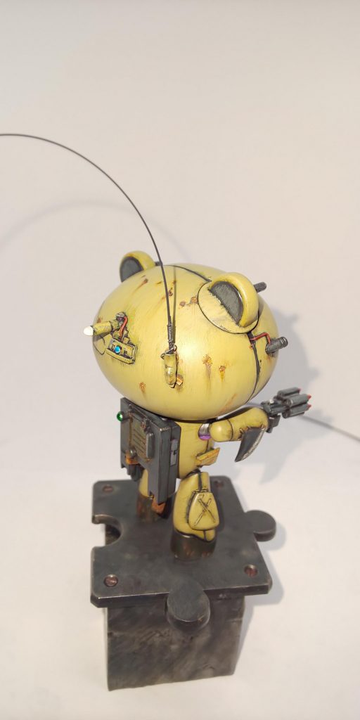 かなり錆び傷つけてます。錆びは今で言うところの“めくり塗り”です。
アンテナのスプリング部分は伸ばしランナーにさらに細い伸ばしランナーを巻きつけてます。