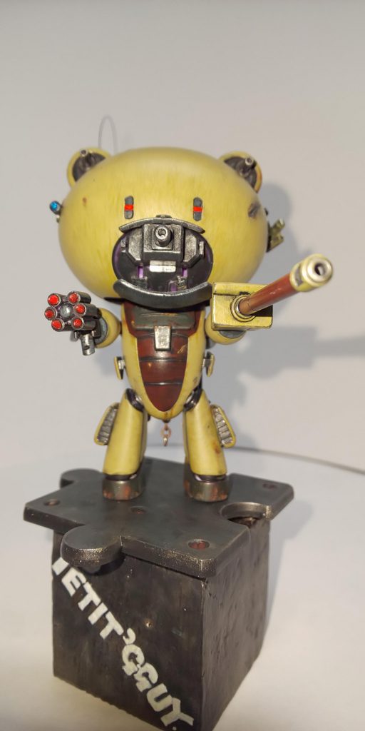 武器類も全てキットの余剰部品やランナーやタグ等から出来てます。