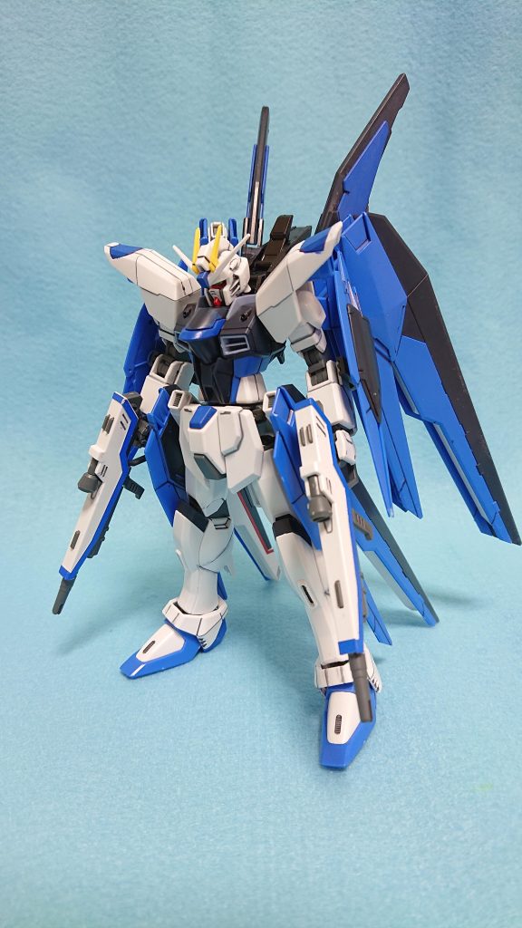 フロント
武装はルプスビームライフル×2、バラエーナプラズマ収束ビーム砲×4、ブレイドドラグーン×2、小型シールド×2、ラケルタビームサーベル×2