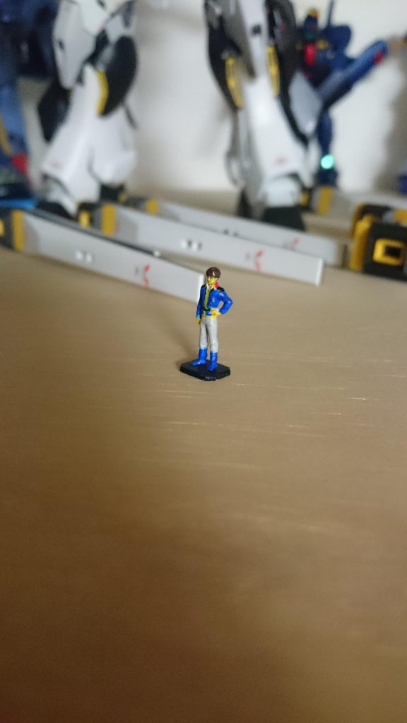 パイロット、初めて塗りました。ベースをニュートラルグレーIIで、青等はシタデルカラーのベースを取り入れました。