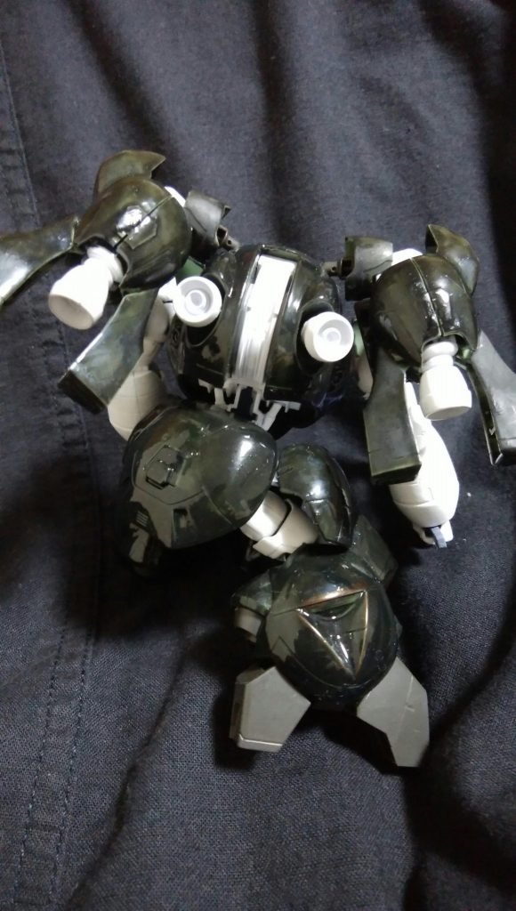 標準脚を背中にマウント。