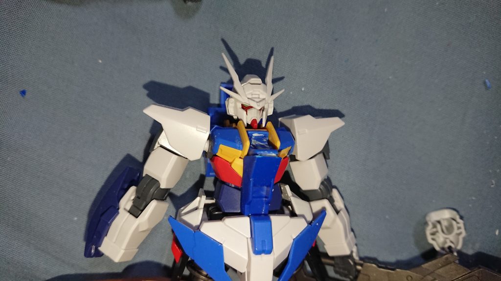 マスク部分にHGCEデスティニーを使い、強面でイカつい印象としました。