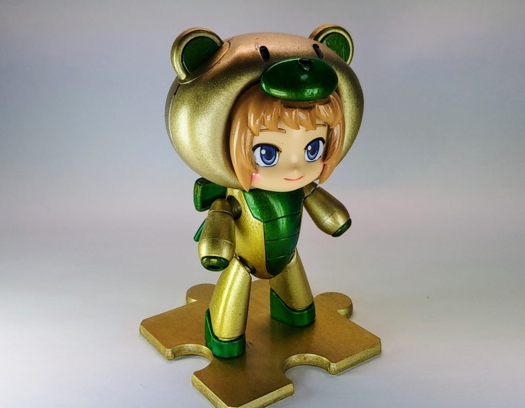 続いてフミナ。純正のゴールドではなく、ゴールド、クリアーイエロー、カッパーを混合した色彩です。この混合色は続くギャン子にも活用しています。

グリーン部はメタリックグリーンにクリアーグリーン仕上げ。ストレート過ぎたかな？