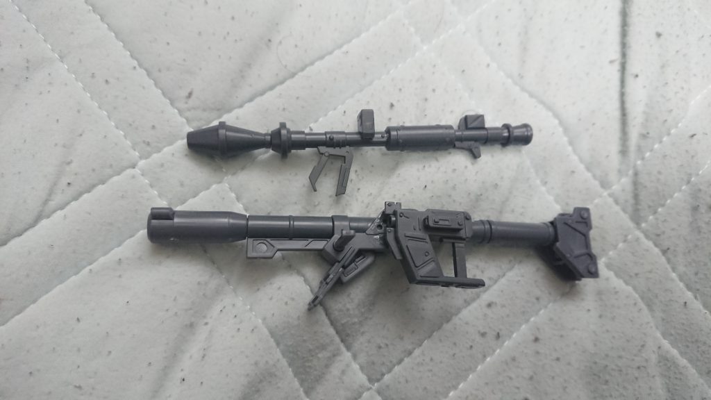 バズーカ初期案
持てないことが判明し、現在の形に変更。しかし、プラプラするため泣く泣く、旧キットのドムみたいに手首一体型に………