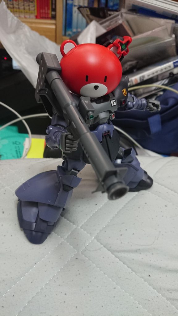 リックドムIIの頭部は、プチッガイの耳飾りとして原型を留めております。