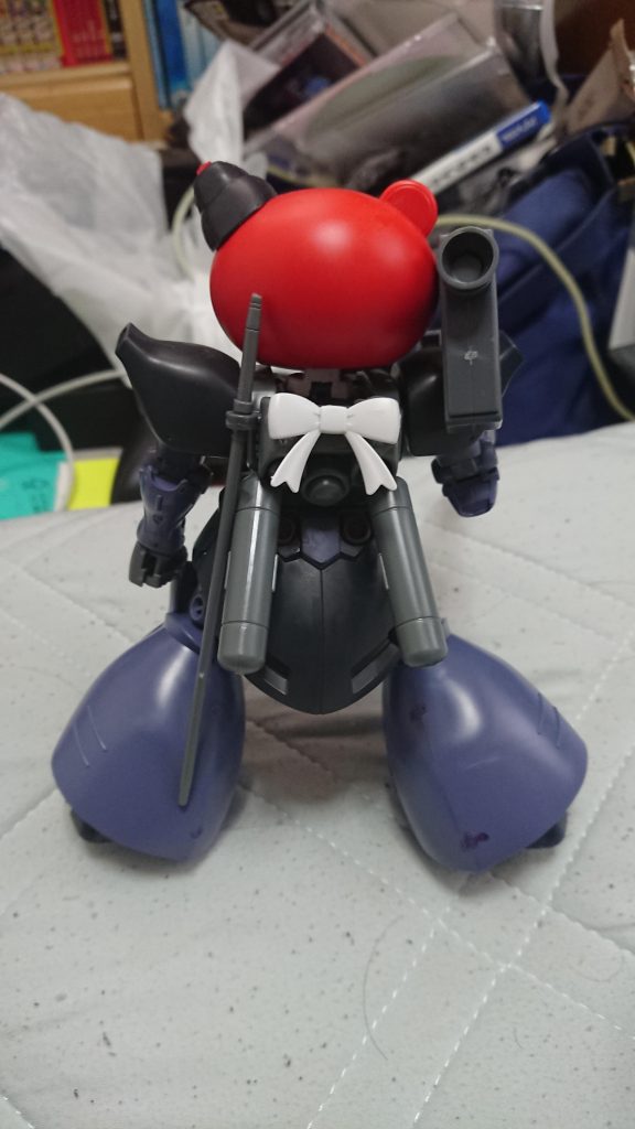 バックパックにはプチッガイの背中のリボンを接着。