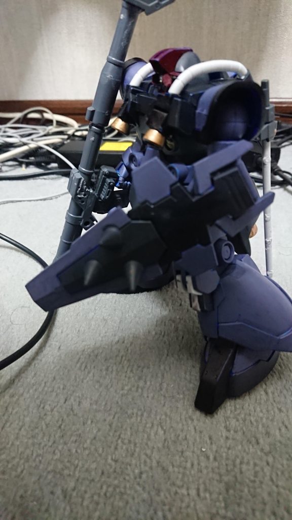 【可変式シールド】
ツィマッド社製の防御武装。形状を変更することで、格闘兵装として使用することが可能。