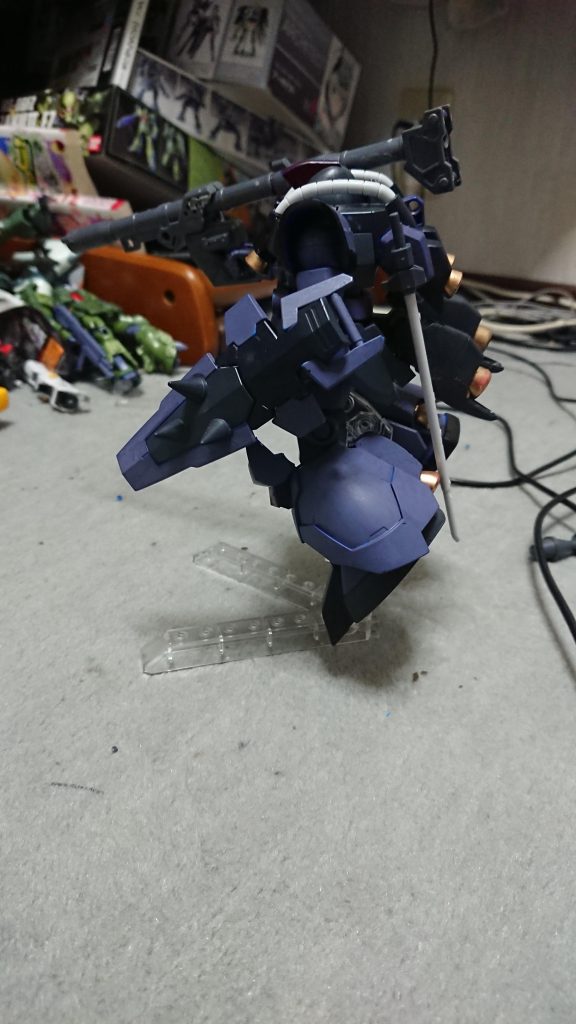 実弾の既存兵装は全て装備できるため、MMP-80マシンガンやグレネード弾などを装備した機体もいる。