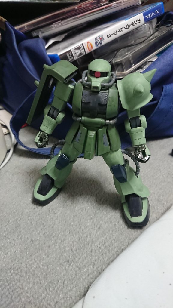 塗装には主にガンダムマーカージオン軍セットを使用。色が変わったことにより、強そうだ。