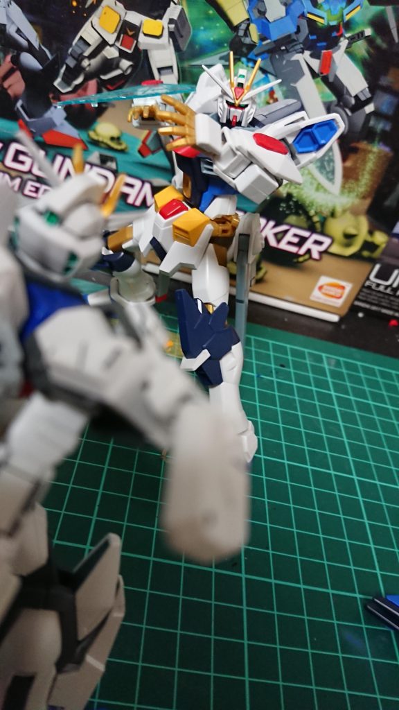 「貴様の機体を奪い!EX計画を完遂させる!それこそ我が使命!」
「あんな計画に未来は無い!」
「戯言を!」
「話が通じないな...これが最後だ!」