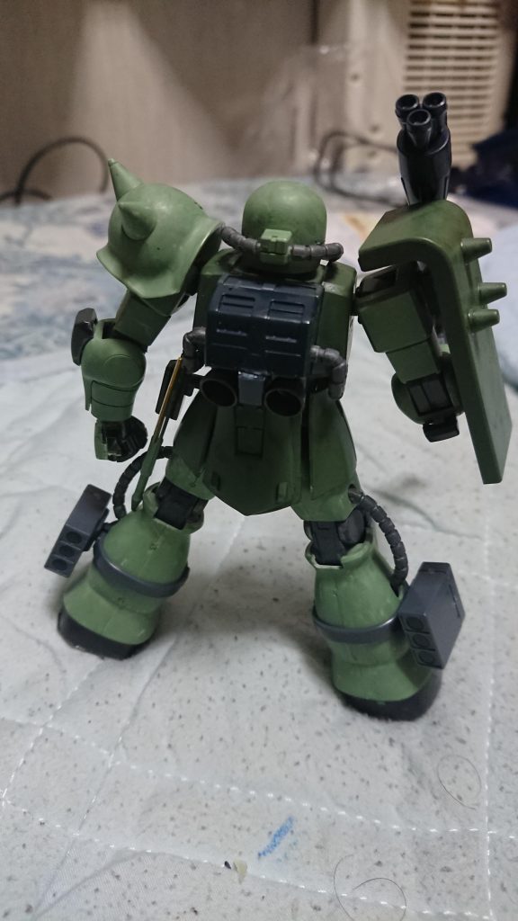 バックパックは分解して、使えるやつだけ、HGUC側のバックパックに接着しました。