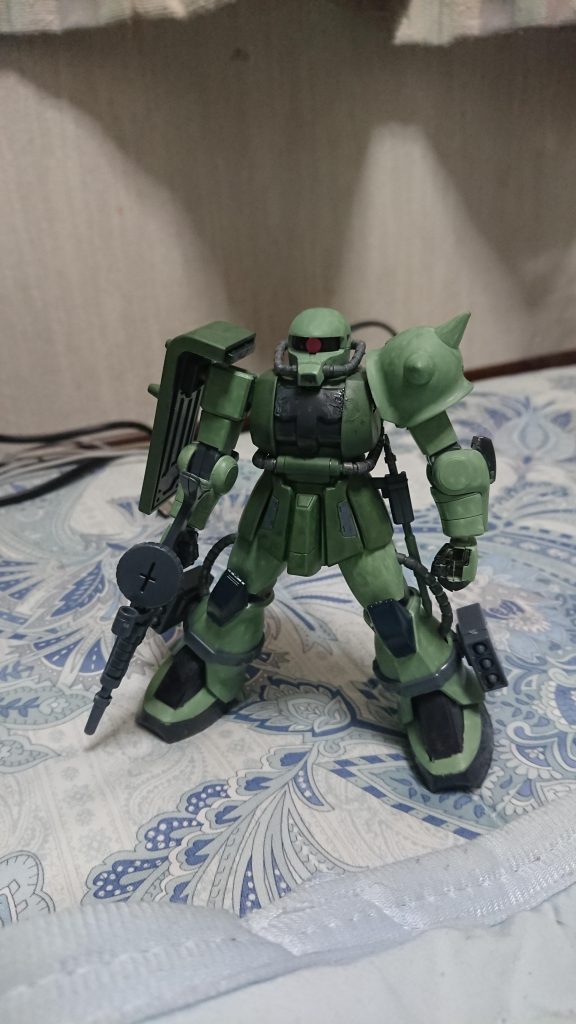 流用できるパーツが少なかったため、HGUCの塗装で誤魔化したパーツが結構あります。