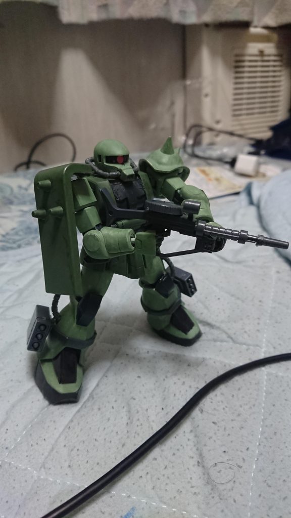 ザクのシールドはHGUCのものに旧キットのものを一部加工したものを接着。長さピッタリ。