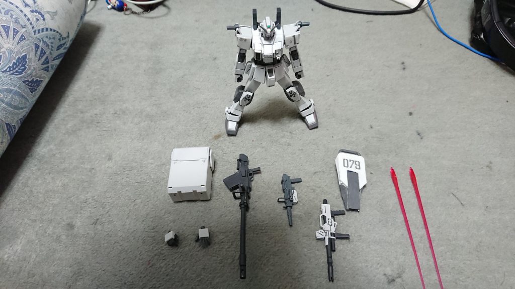 ベースは210の方の陸戦型ガンダム。銃持ち手が外れやすいのと肩が動かないという欠点を除けば、結構出来のいいキットでした。