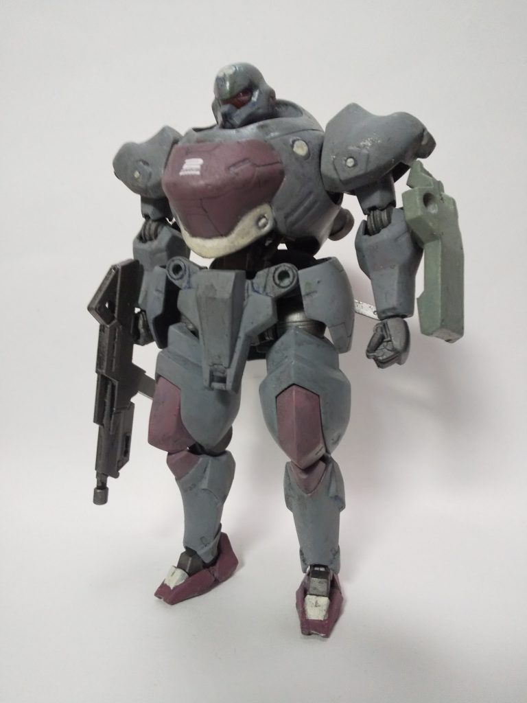 頭部、腕部：宇宙用ジャハナム
胴体、格闘用武器：マンロディ
脚部、銃：百錬（アミダ機）
フロントアーマー、シールド：ストライカージンクス