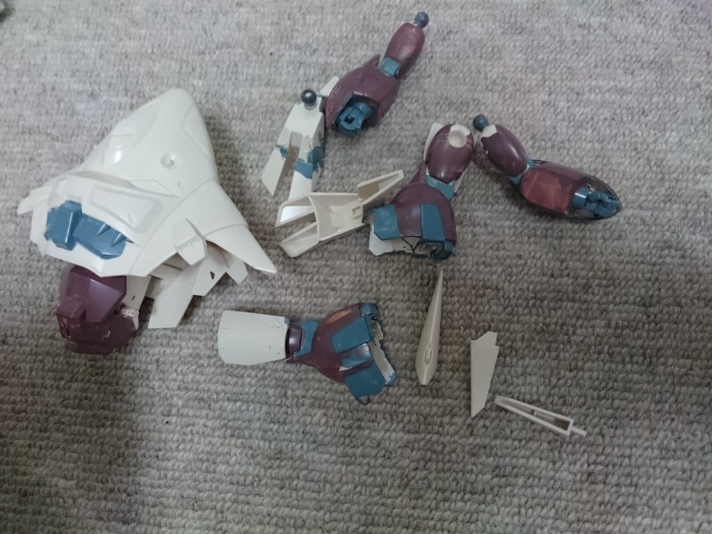 この状態からスタートです。何故か合わせ目は消してありました。