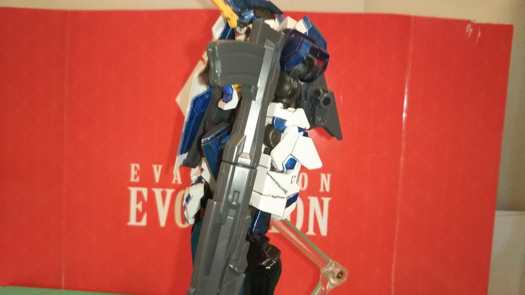 実は厄災戦時からAIが搭載されており戦闘の手助けをしてくれます。(鉱山の人はアムキスと呼んでいる)
武装は厄災戦時の物の形を再現したバズーカがひとつ