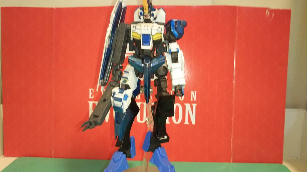 作業アームを展開するとこうなり強度は十分なため戦闘にも使える