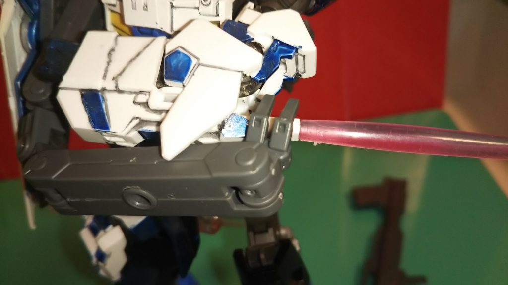 作業アームでビームサーベルを抜く際はこうする。