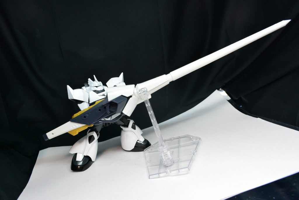 ## ポーズ

武器がデカすぎてポーズはこれが精一杯でした...