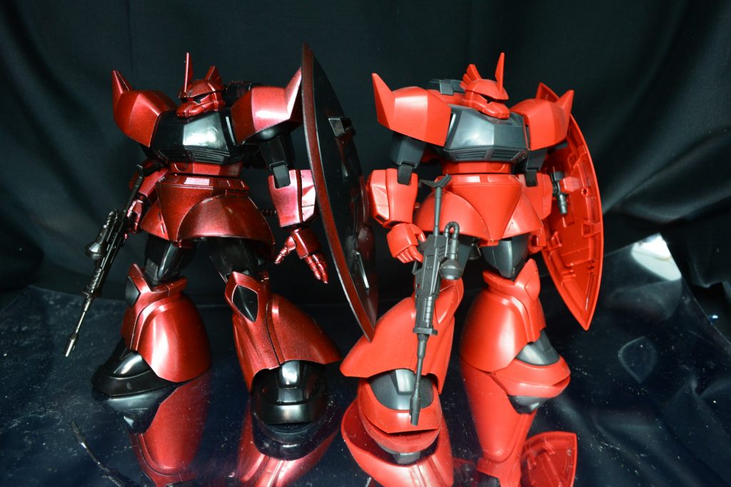 ## 素組との比較

写真2枚なのは正面からの照明の有無になります。