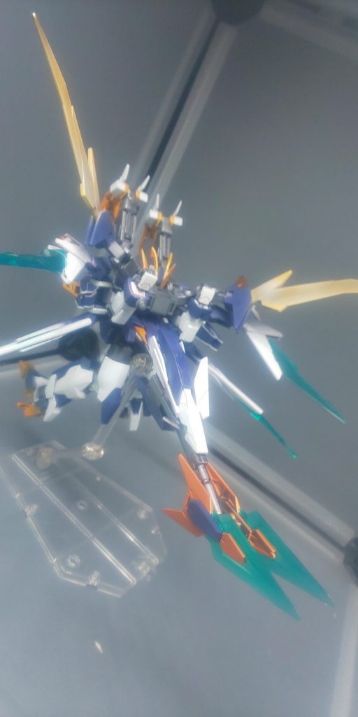 後ろの尻尾はライフルとシールドを使いソレっぽく。接続部等は一部アルトロンから