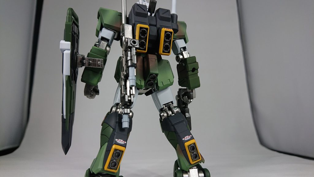 ビームスピアはネオジムを仕込んでバックパックに懸架できるようにしてあります。