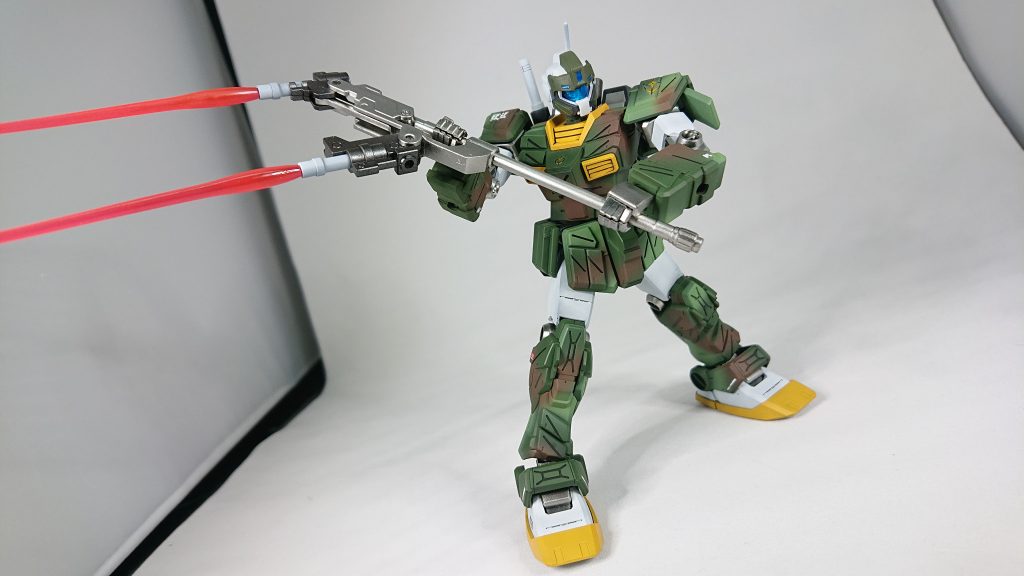 可動域がそこそこ広く、ポージングもある程度決まります。