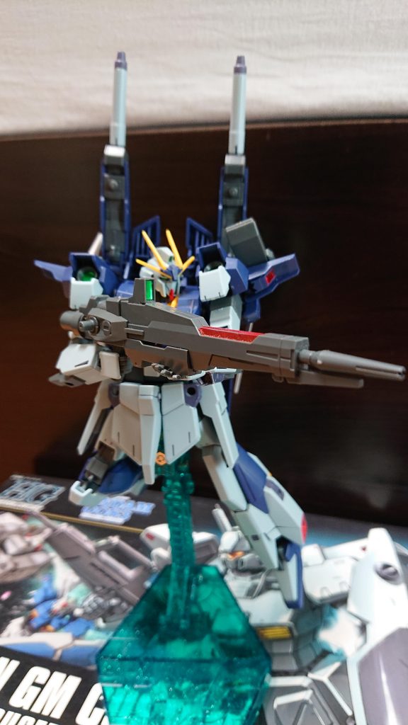 ↑ビーム・ライフルで敵機を2機同時に撃墜するアスハ機
 アスハはミナミに通信を送る。
◆アスハ「まず二つ…ミナミちゃんは私の側から離れないで!」
◆ミナミ「りょ、了解しましたっ!(この人…いつもと違う?)」