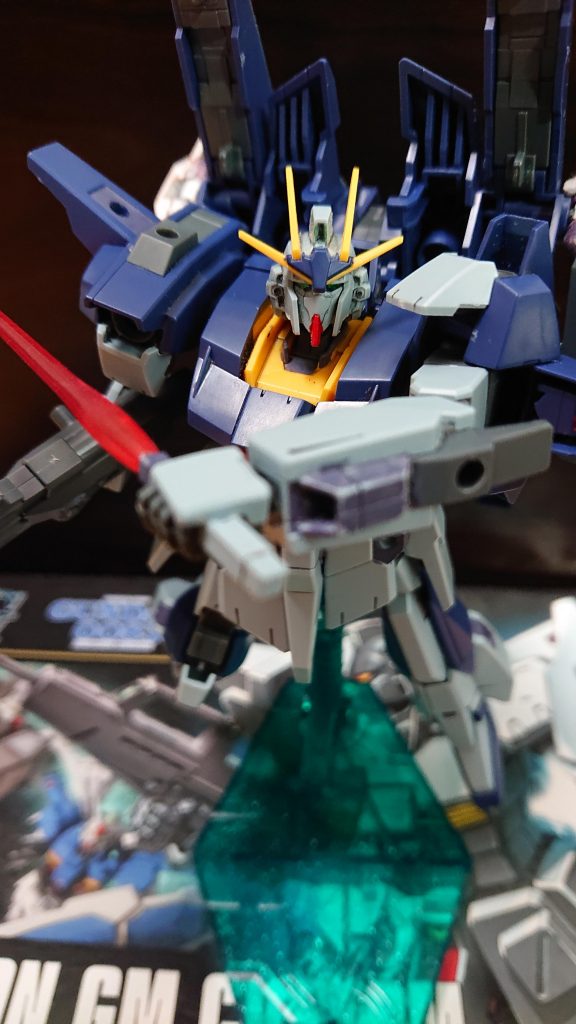 ↑ビーム・サーベルでマラサイに斬りかかるアスハ機
右腕をレン機に狙撃された後にアスハ機にビーム・サーベルで真っ二つにされてマラサイは爆散した。
◆ネオ・ジオン兵B「ケビン…強く生きろ……」
 アスハとレンがミナミを心配する。
◆アスハ「大丈夫ミナミちゃん?」
◆レン「ミナミちゃん、大丈夫!?」
◆ミナミ「な…なんとか大丈夫です…でも…相手を…」
 アスハは呆れた。
◆アスハ「ミナミちゃん、やらなければやられるのよ。そんな覚悟でパイロットはやっていけないよ……レンちゃん!」
◆レン「!?…なんですかタイチョー?」
◆アスハ「第2小隊と一緒にミナミちゃんを連れてワスプに戻って。私は敵残存戦力を殲滅する」
◆レン「タ、タイチョー?別にしなくていいのでは?敵は撤退し初めてるし虫の息ですよ?」
◆アスハ「今日逃したら明日自分達を攻撃してくるかもしれない…って感じの事を誰かが言ってたし私は行くよ」