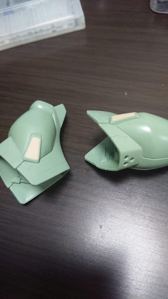 脚部スジボリ、ぶち穴加工、パテ埋め