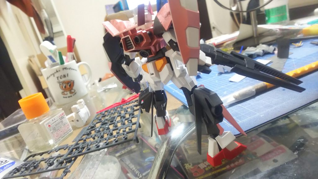 下半身にブレードを追加、ファング君のときと比べてバーニアもバーニアっぽくしました。