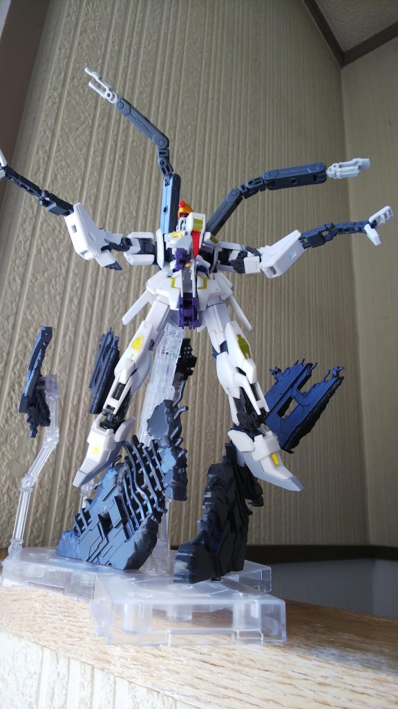 そして、コロニーや廃棄された資源衛星を発見したときに使用するファイブハンドモード。
瓦礫を押し退け深部へ。