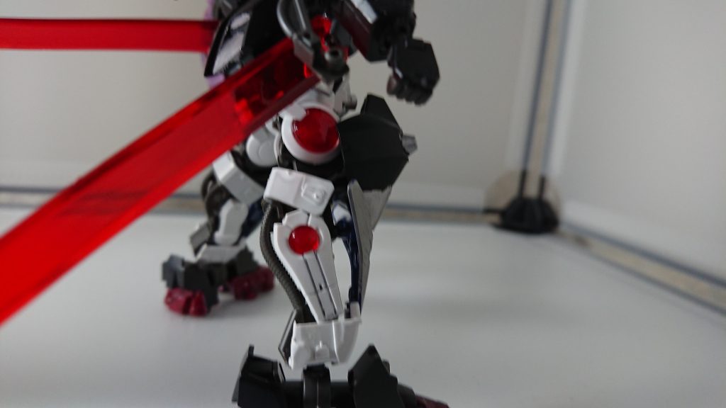 脚部にエクシアのパーツを使って細くても速く動けそうに見えるようにしました