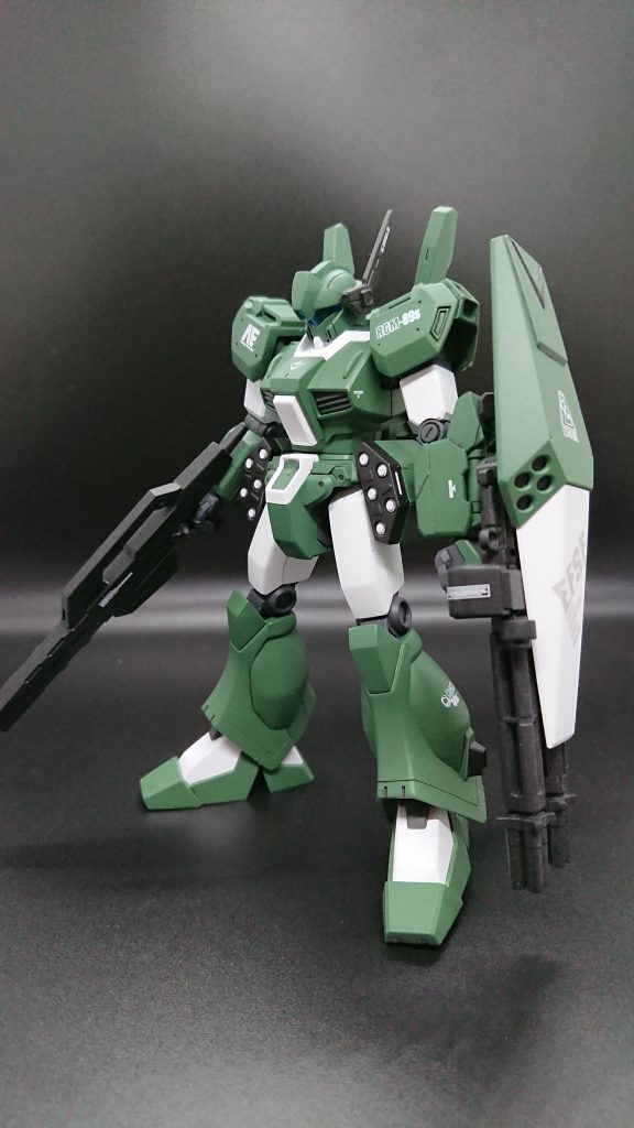 ジェガンD型をベースに、ジェガンBタイプの腰部ミサイルランチャーと、ダクト付き胸部、左前腕、大型のビームライフル、ブレードアンテナ付きのバルカンポッド、シールド、を流用してニコイチにしました。