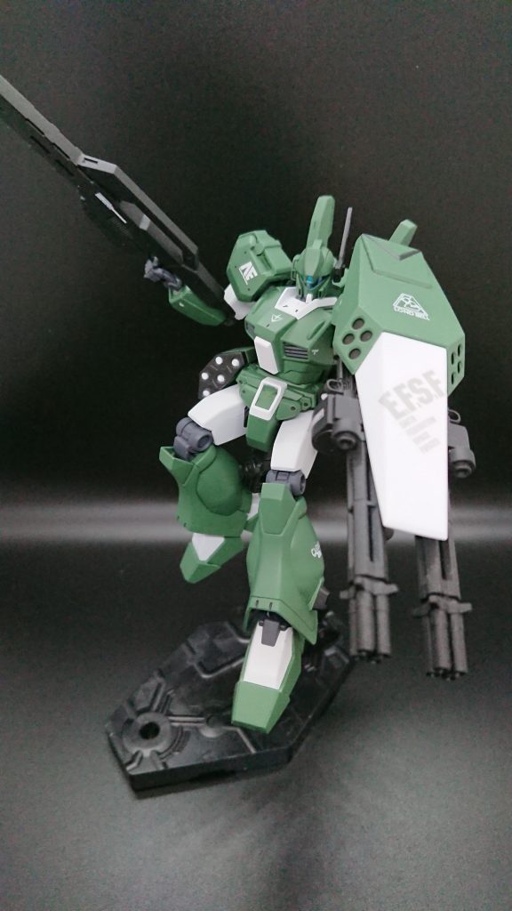 シールドにはフルアーマーユニコーンのガトリングを増設、取り外しも可能なように加工しました。