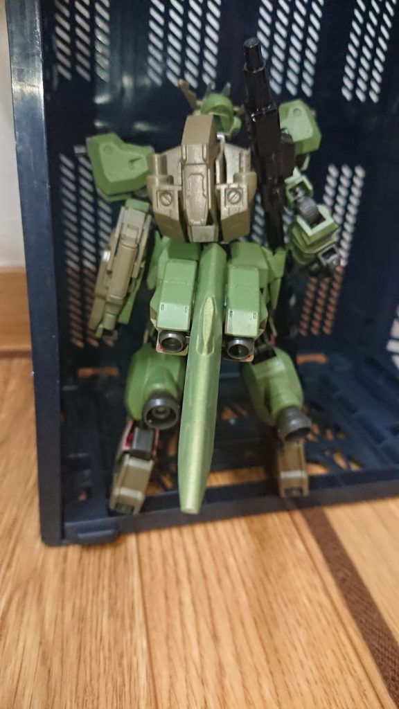 腰にアスタロトのブースターをつけることで高速移動を可能にしています。
これにより素早く狙撃をすることができます。