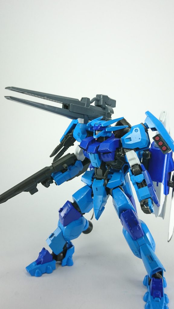 試製初型高出力レールカノン
右肩上に装備、使わない時は上方向を向く
出力を調整して撃つことができる
フルチャージで撃つと数発でレールカノン本体が溶解する