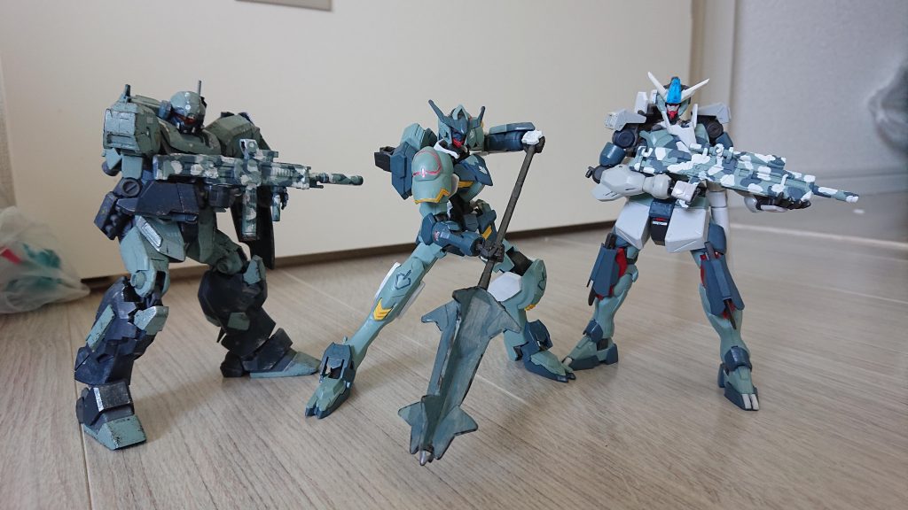 自分の好きな寒冷地仕様カラー機での小隊
ジェスタ2号機は友人に譲りました。
左 ジェスタ1号機
右 ガンダムIRIS