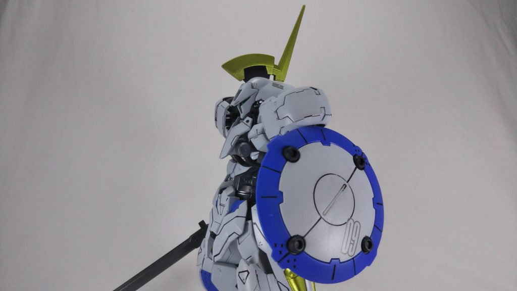 横。ウヴァルの盾いいですよね