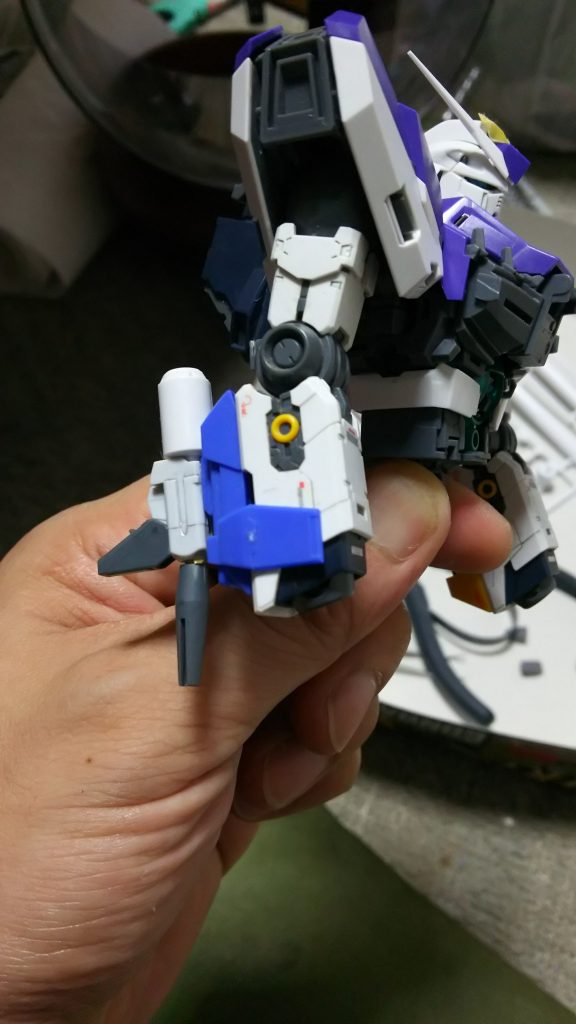 ビーム・スプレー・ガンはHI-νのガトリングにガンダムXのビームライフルを取り付けてます。