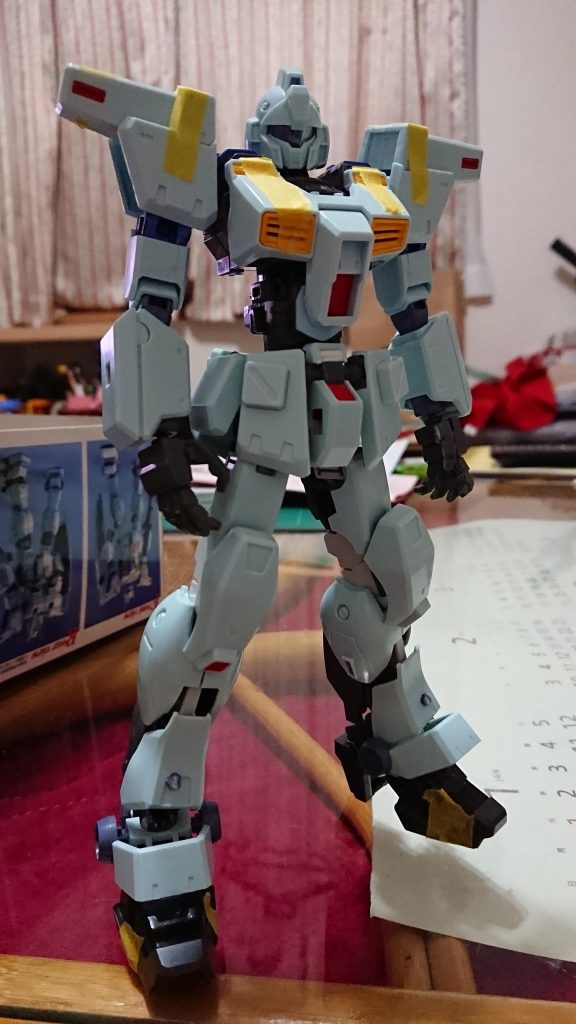 外装をテープ等で仮止めした状態