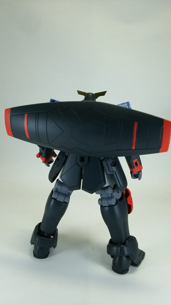 バックから。
シールドはマスキングで赤のラインを塗り分けてます。