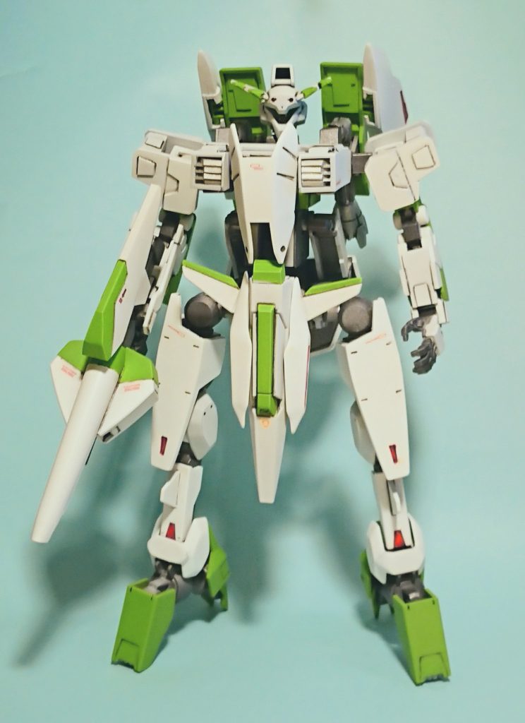 MS形態正面から。股間の機首は実は、主砲なので、正面に発射する姿勢をとると見た目が…